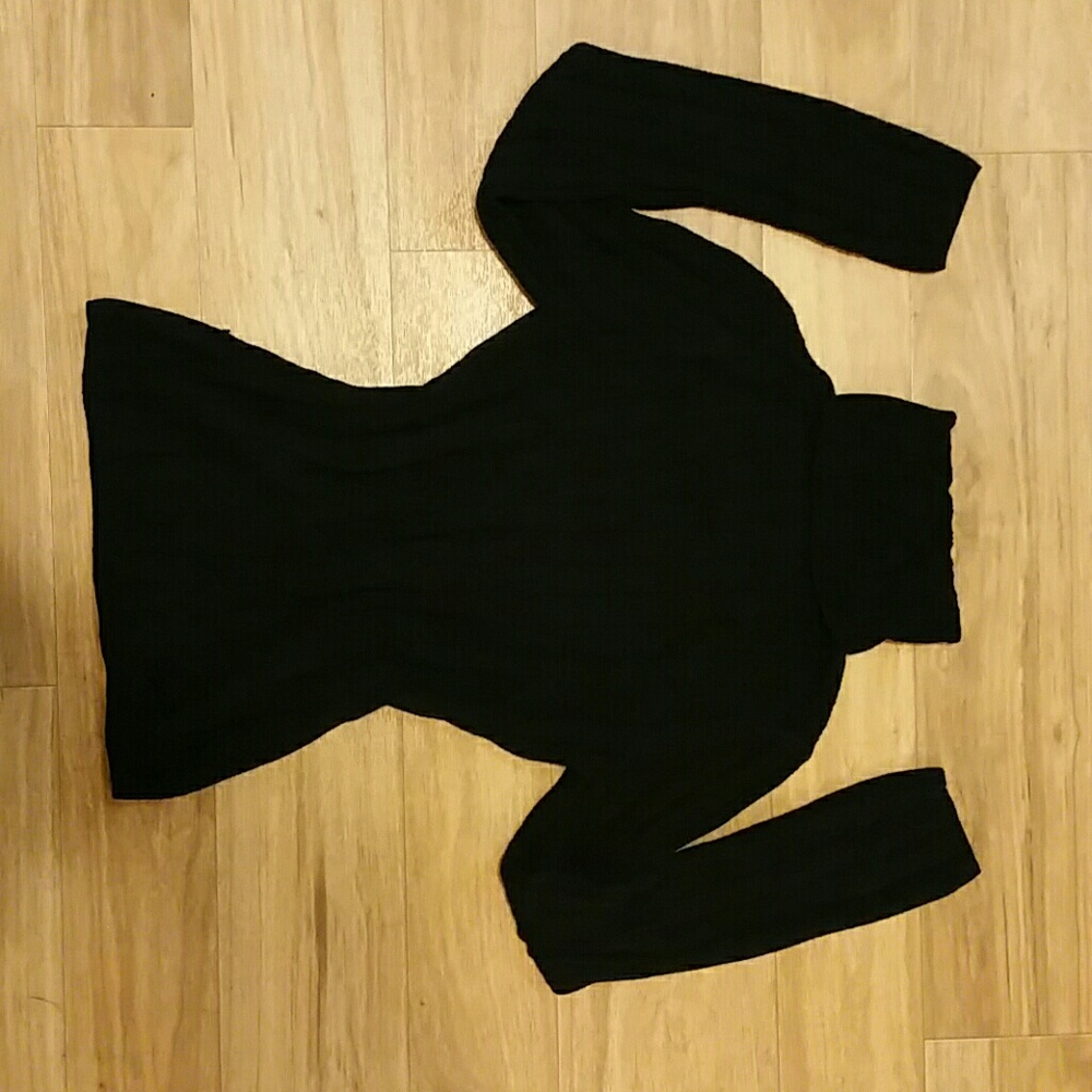 NY & CO. RIBBED TURTLENECK